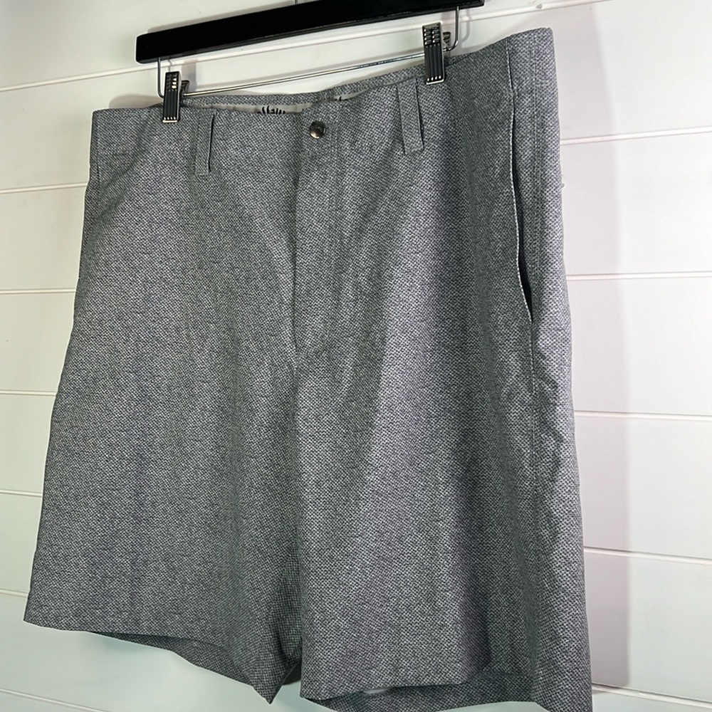 Callaway mens shorts size 36 inseam 9”. MN9